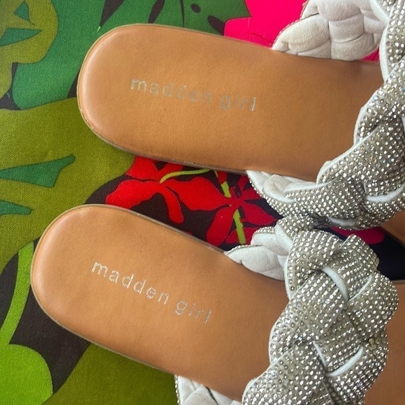 Brand New Madden Girl Braided Rhinestone Toe Strap Slip On Tate Sandals - Picture 4 of 12